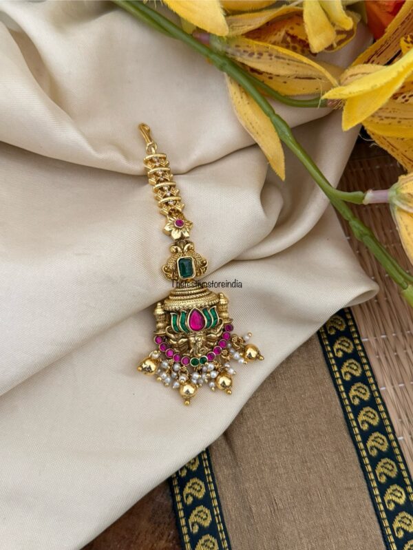 Non idol lotus Maangtikka with gold beads | Head gear