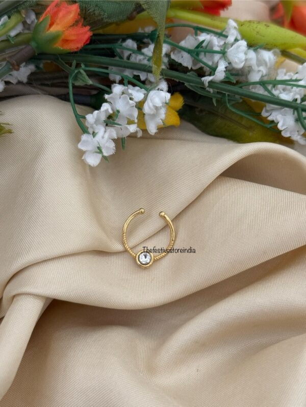 Jadau Septum ring 14 - Single white stone