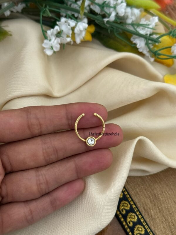 Jadau Septum ring 14 - Single white stone