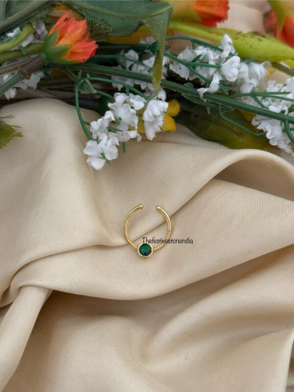 Jadau Septum ring 15 - Single Green stone