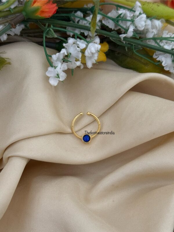 Jadau Septum ring 17 - Single Blue stone