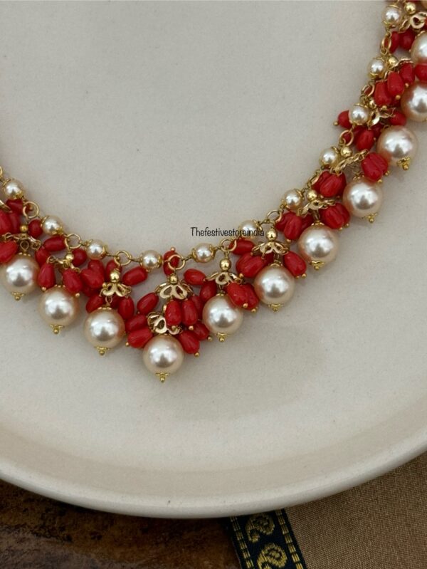 Tulips pearls chain