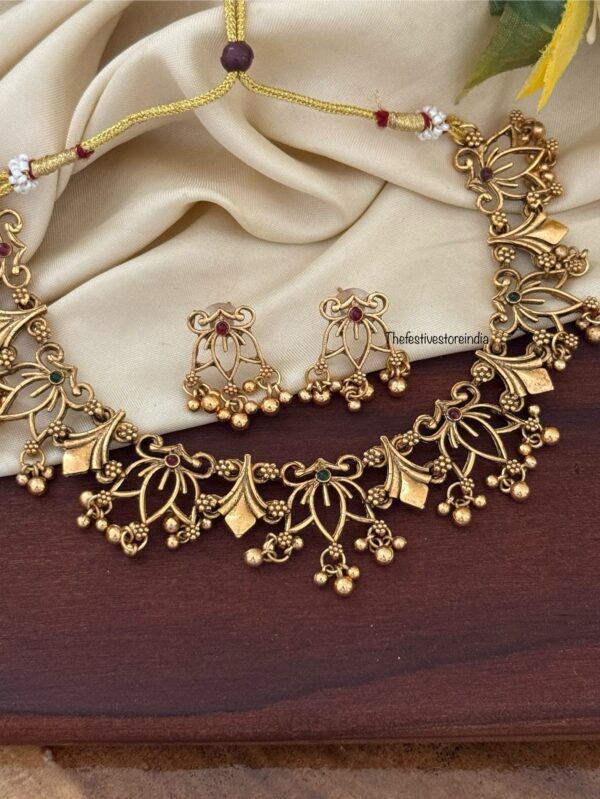 Carved Lotus necklace set
