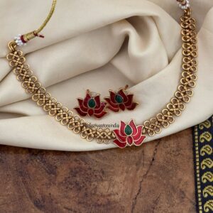 Carved chain with enamel painted lotus set