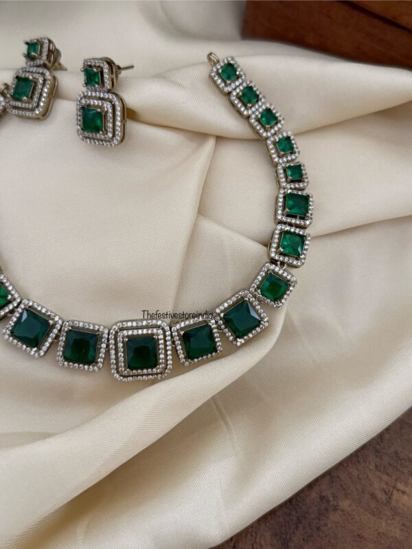 Green / Emerald blocks choker necklace set