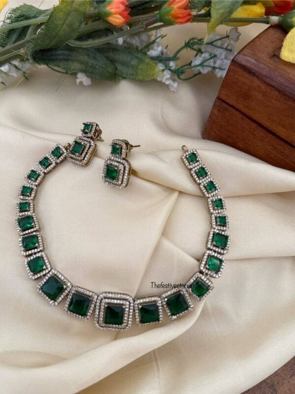 Green / Emerald blocks choker necklace set