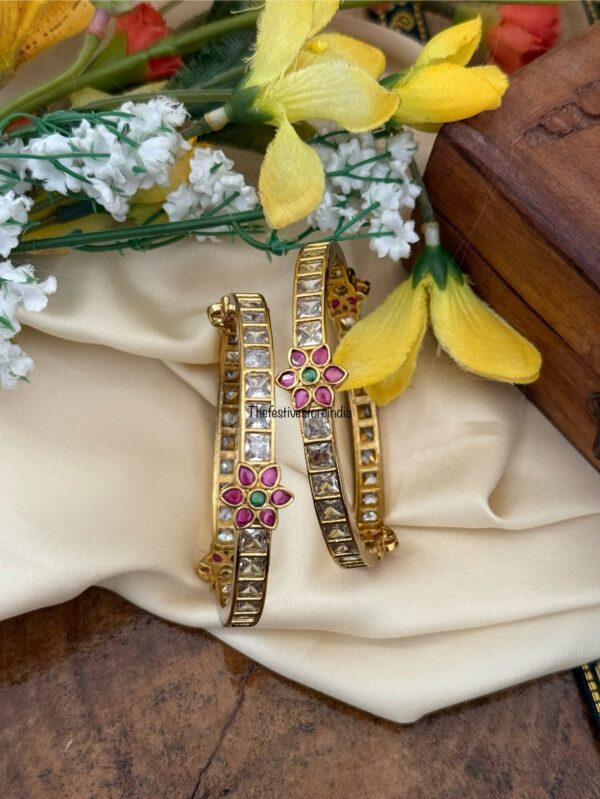 White blocks with flower motif bangles - Set of 2