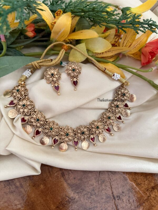 Floral budgeted necklace set