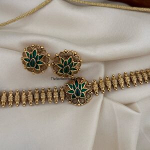 Budgeted green lotus motif choker set
