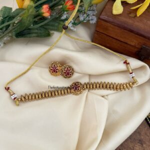Budgeted Red lotus motif choker set