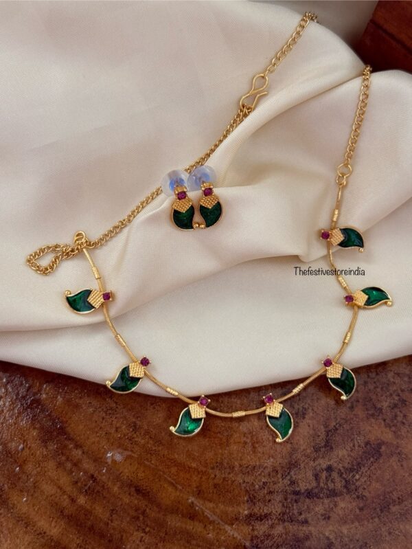 Budgeted Mango motif chain set