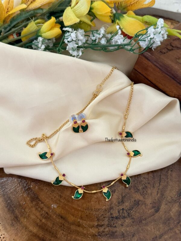 Budgeted Mango motif chain set