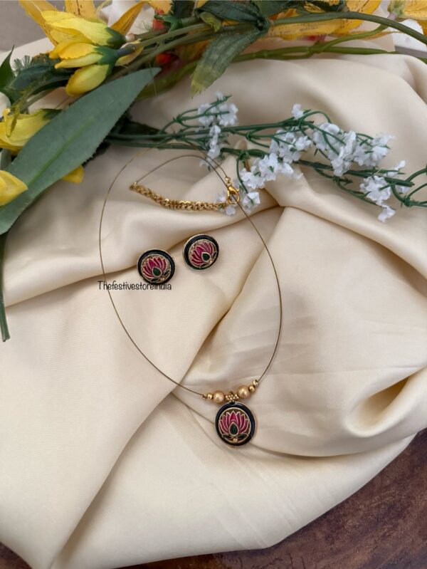 Lotus pendant Invisible chain set