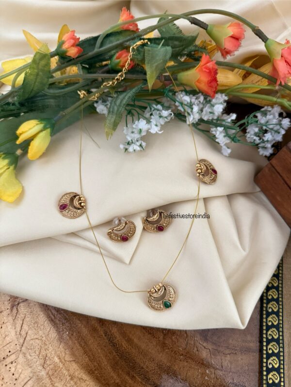 Matte polish Chand Invisible chain set