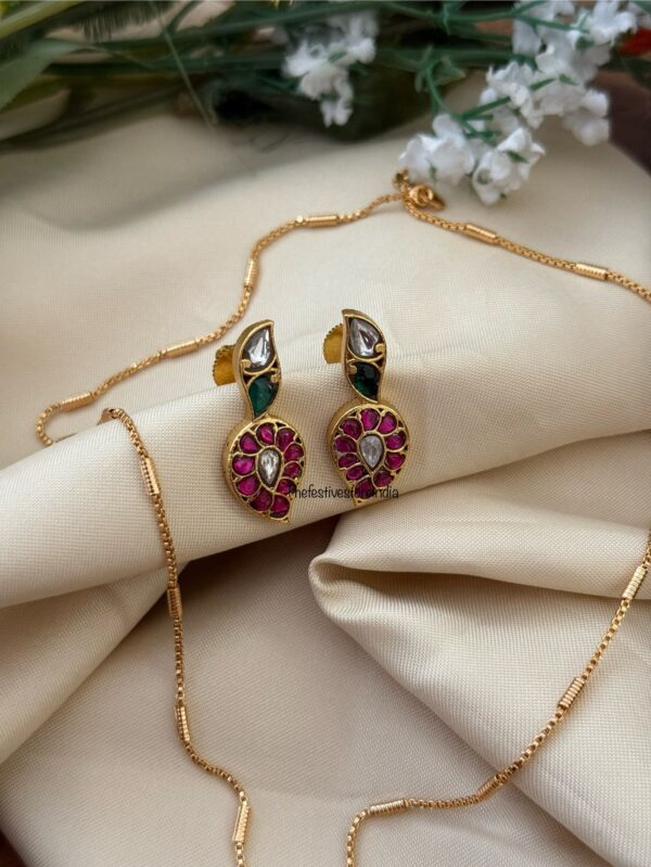 Simple Jadau mango detachable pendant set