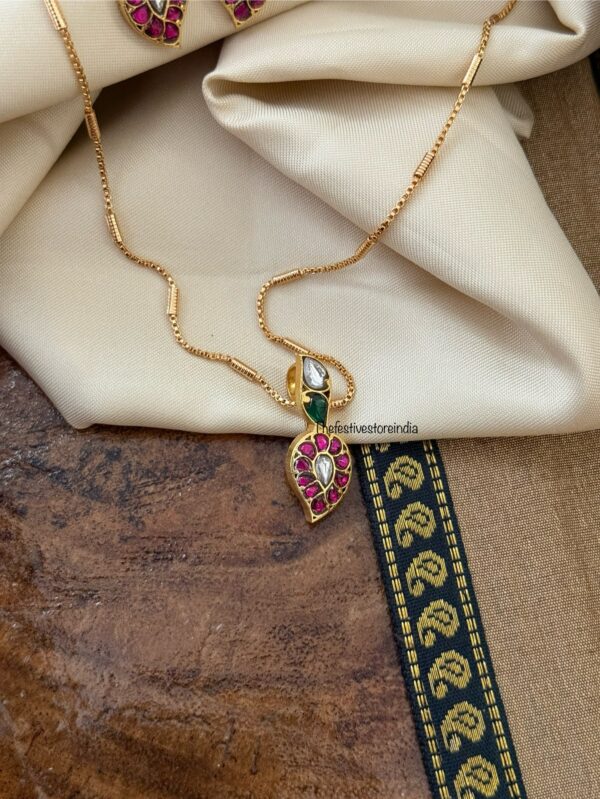 Simple Jadau mango detachable pendant set