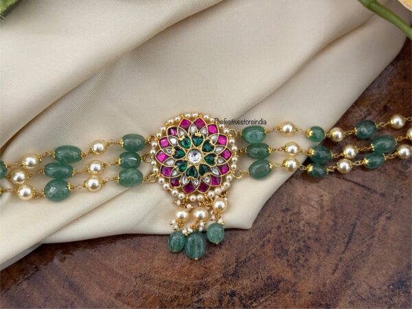 Green beads round pendant Jadau choker