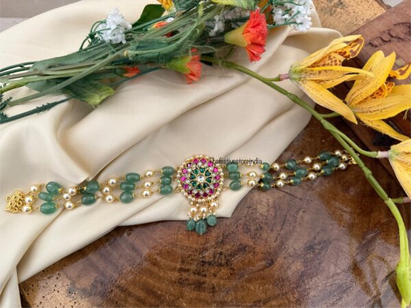 Green beads round pendant Jadau choker