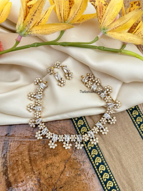 Statement floral Diamonds necklace set (Kids friendly)