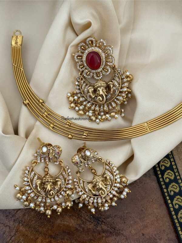 Detachable pendant Ganapa Hasli set with Chandbali