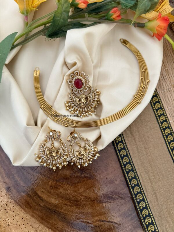 Detachable pendant Ganapa Hasli set with Chandbali