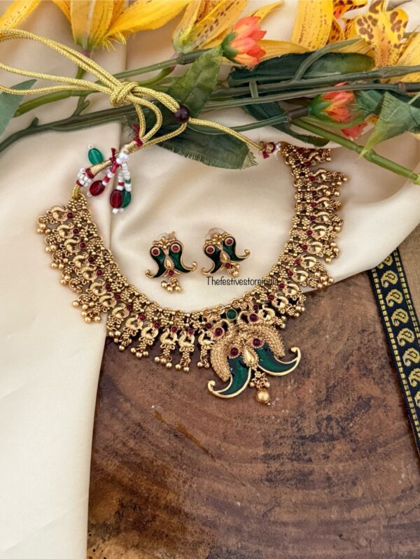 Enamel painted Huli uguru (Tiger claw) budgeted necklace set