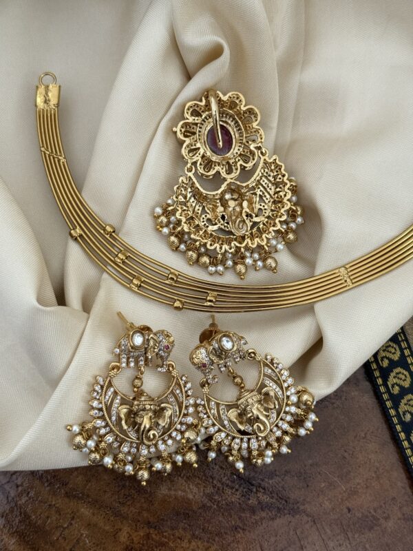 Detachable pendant Ganapa Hasli set with Chandbali