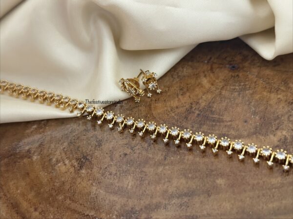 Diamonds drops choker set