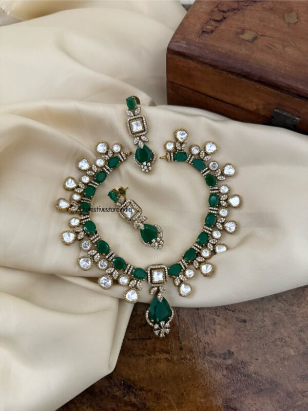 Diamond emerald necklace set