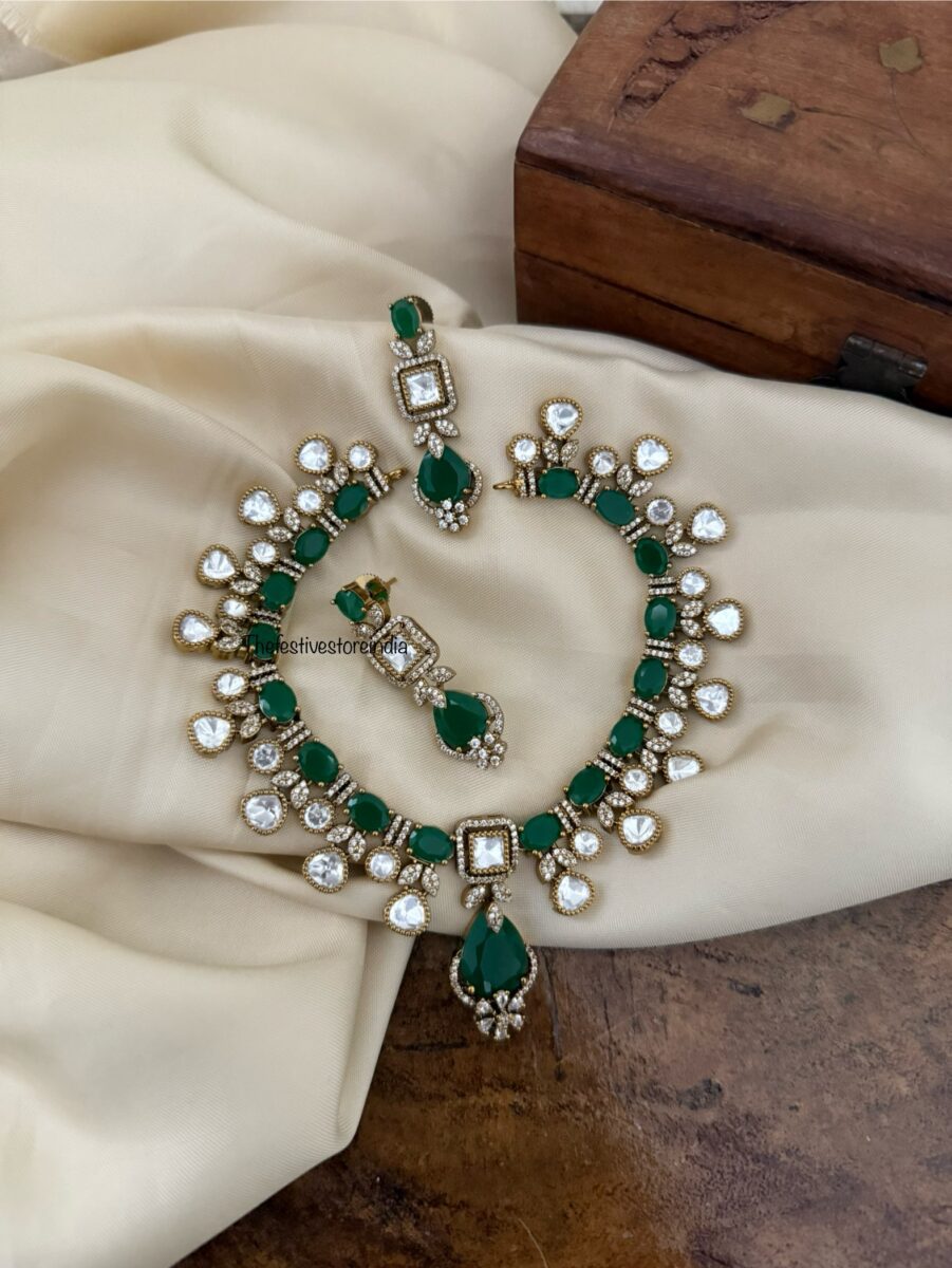 Diamond emerald necklace set