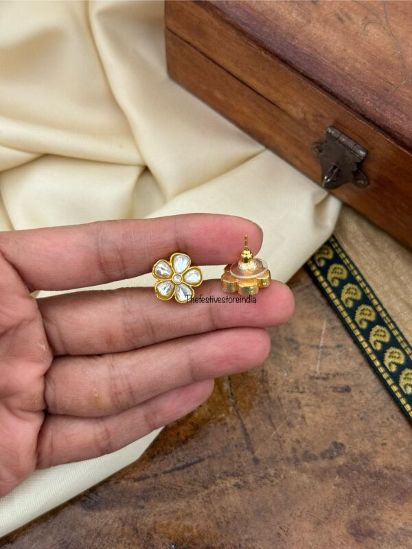Jadau kundan simple floral studs