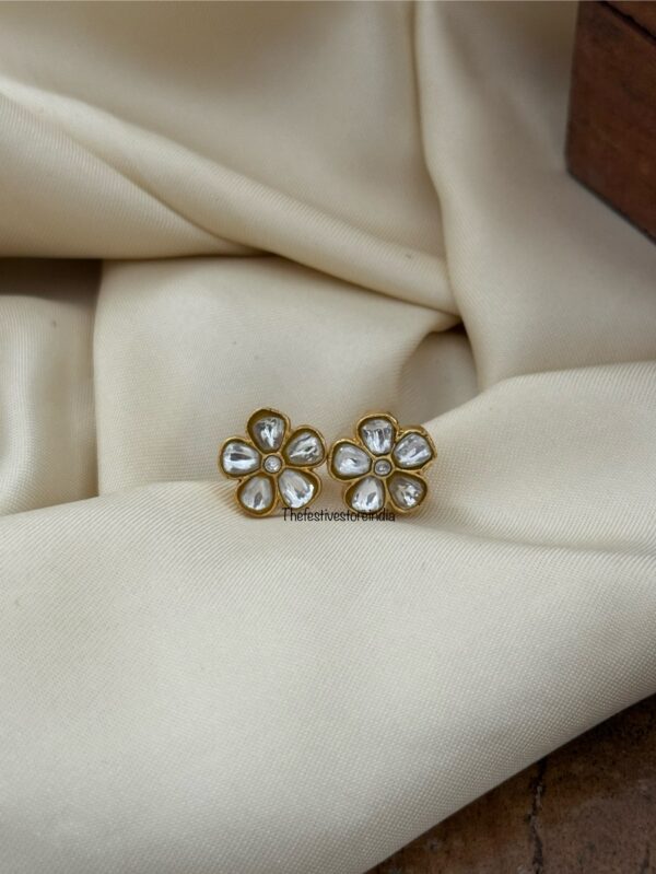Jadau kundan simple floral studs