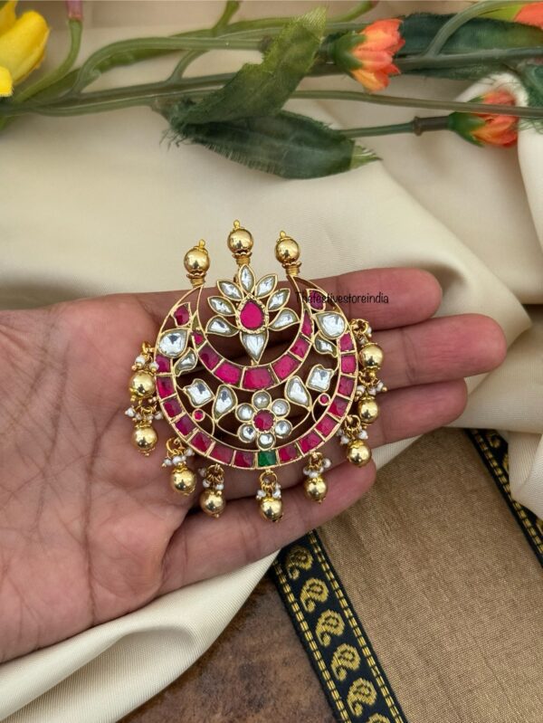 Jadau chaand / chand pendant