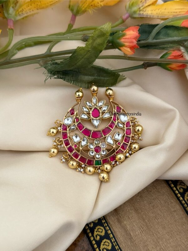 Jadau chaand / chand pendant