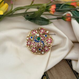 Jadau Navilu pendant