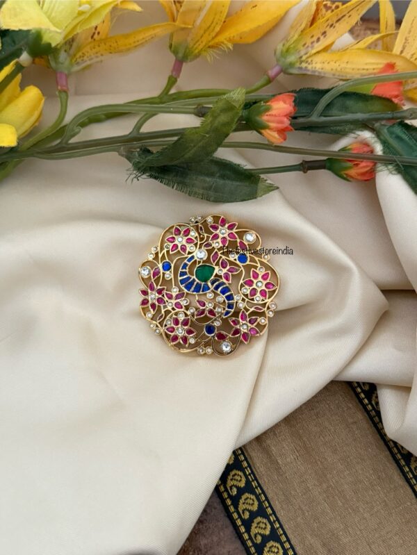 Jadau Navilu pendant