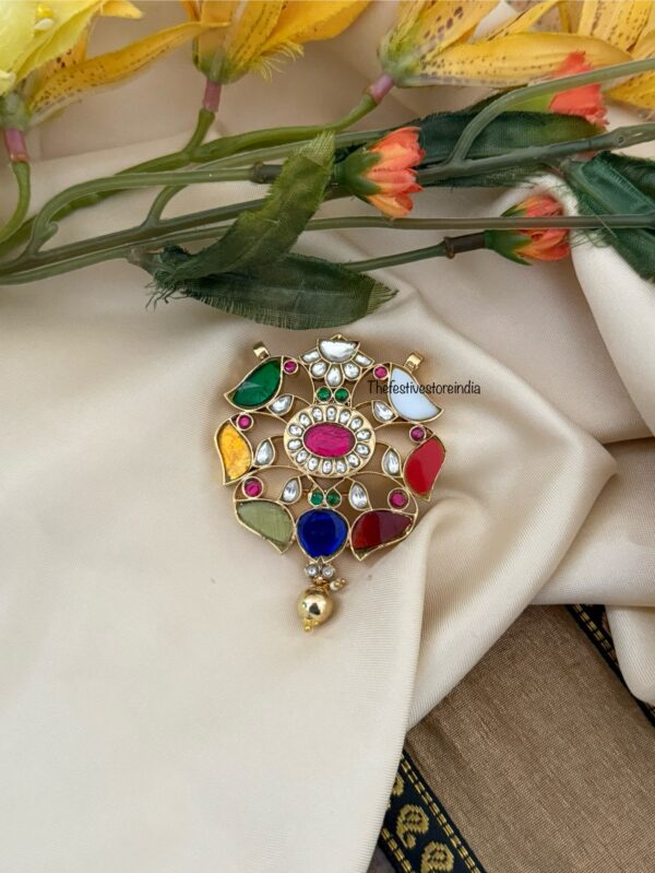 Jadau Navarathna / Navrathna pendant