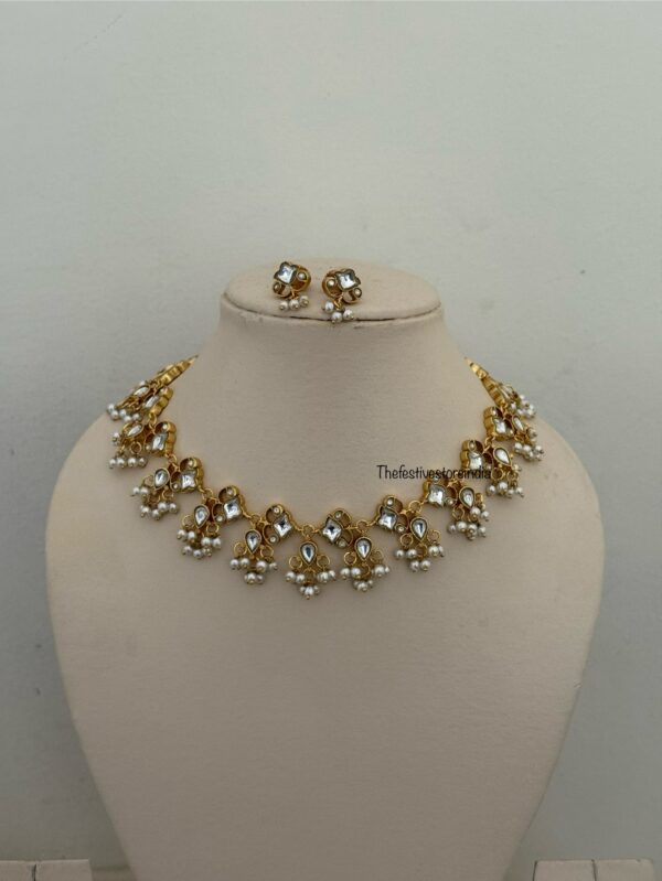 White Jadau kundan carved necklace with screwback earrings | Unique