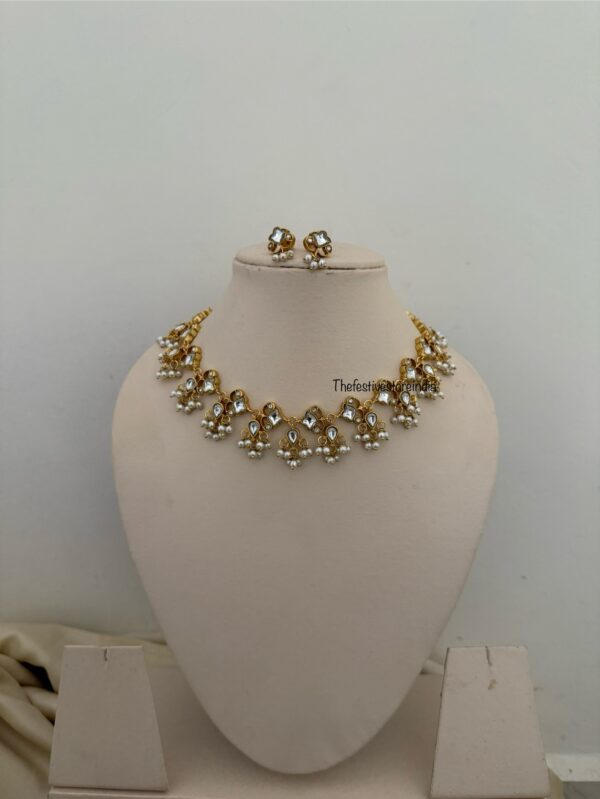 White Jadau kundan carved necklace with screwback earrings | Unique