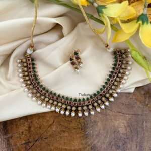 Classic kemp and pearls necklace set