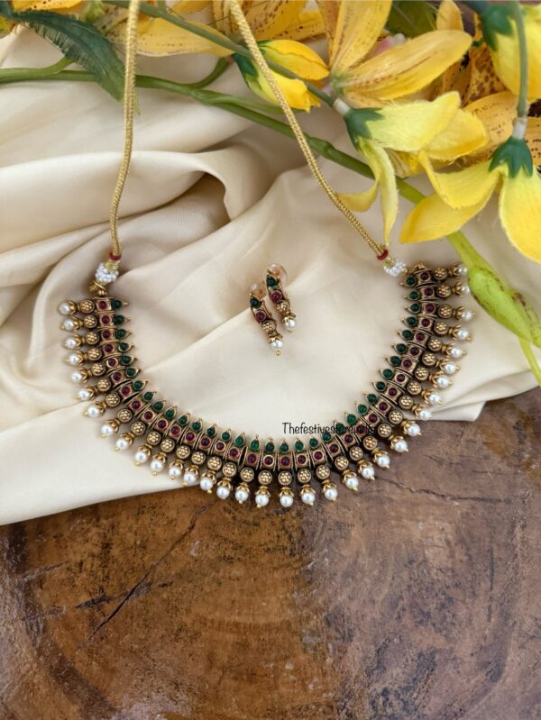 Classic kemp and pearls necklace set