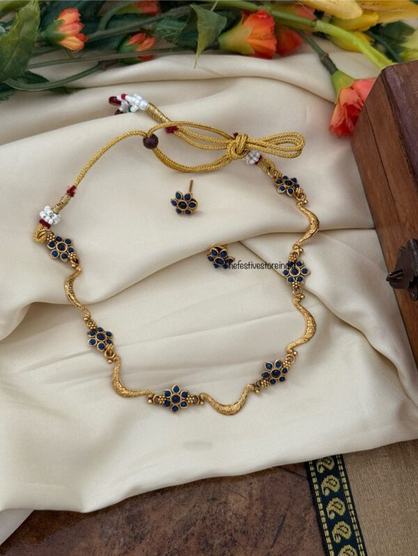 Blue floral budgeted matte necklace set