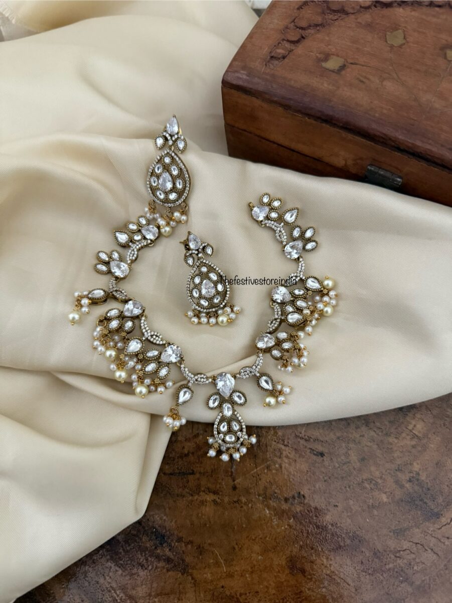 All white pearls victorian necklace set