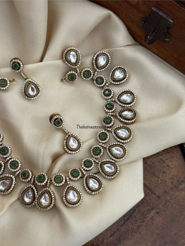 Green droplets Victorian necklace set