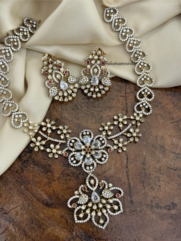 Floral diamonds necklace set