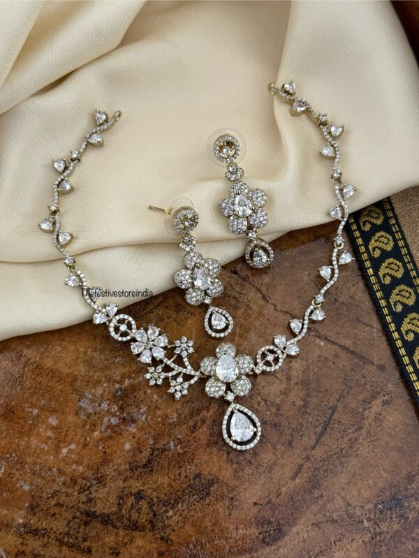 Dainty Diamonds set - White