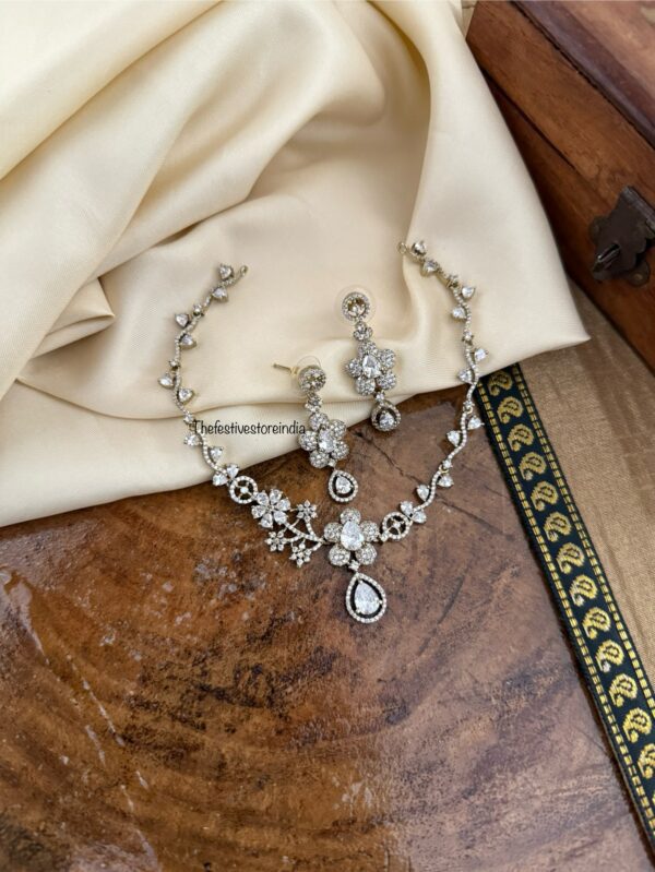 Dainty Diamonds set - White