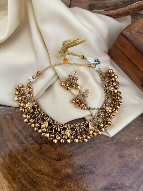 Anklet style carved lotus necklace set