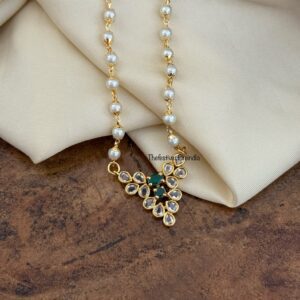 Green pendant pearl chain