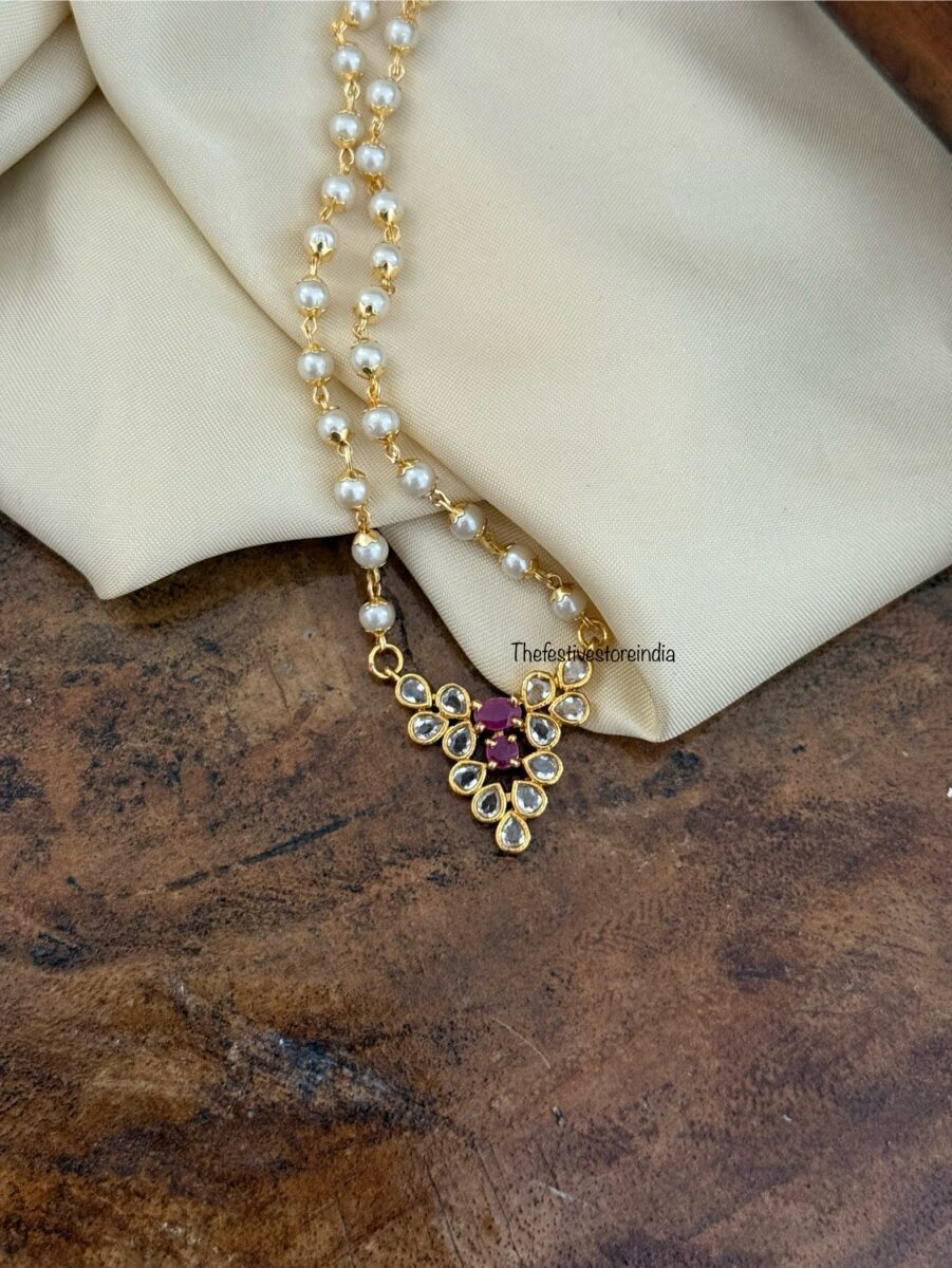 Red / Ruby pendant pearl chain